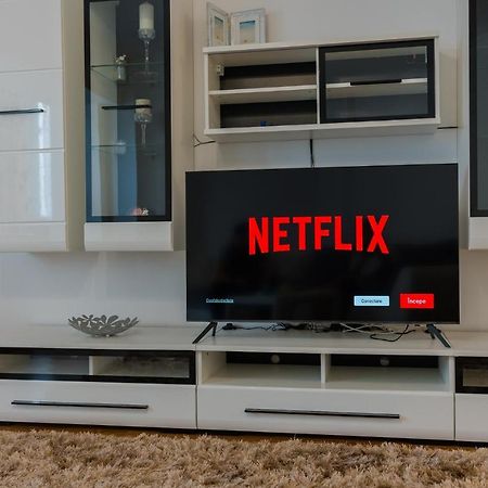 Cozy & Spacious 2Br Apartment With Netflix Bucureşti Eksteriør bilde