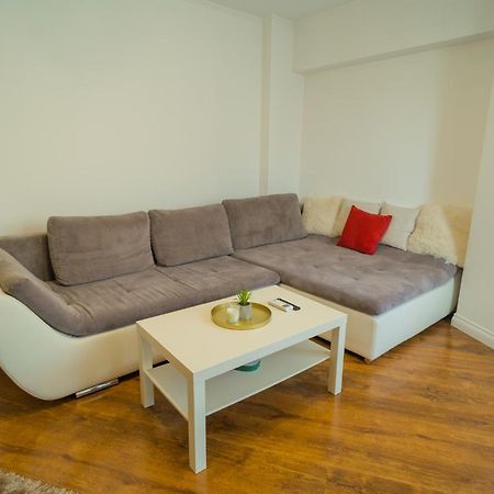 Cozy & Spacious 2Br Apartment With Netflix Bucureşti Eksteriør bilde