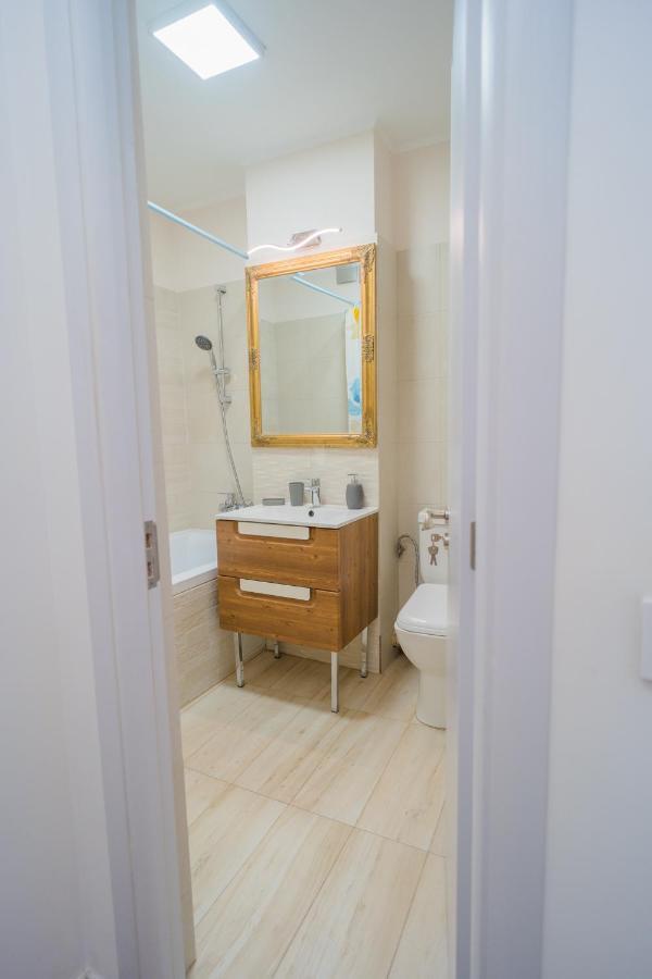 Cozy & Spacious 2Br Apartment With Netflix Bucureşti Eksteriør bilde
