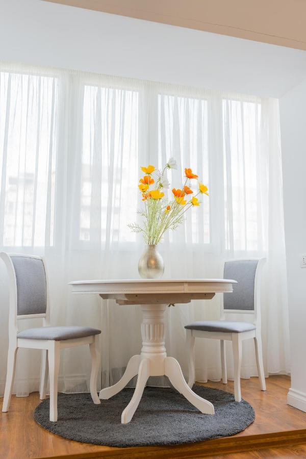 Cozy & Spacious 2Br Apartment With Netflix Bucureşti Eksteriør bilde