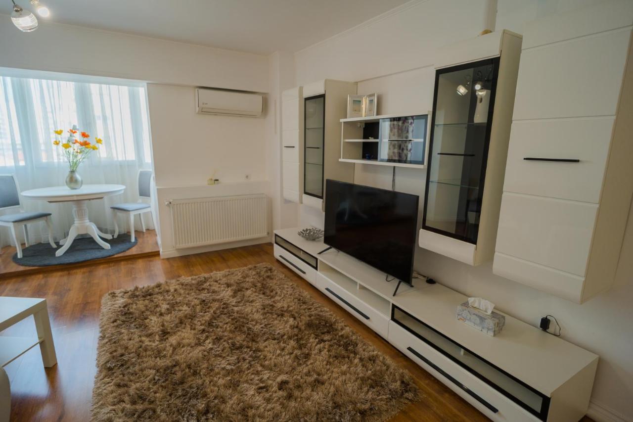 Cozy & Spacious 2Br Apartment With Netflix Bucureşti Eksteriør bilde