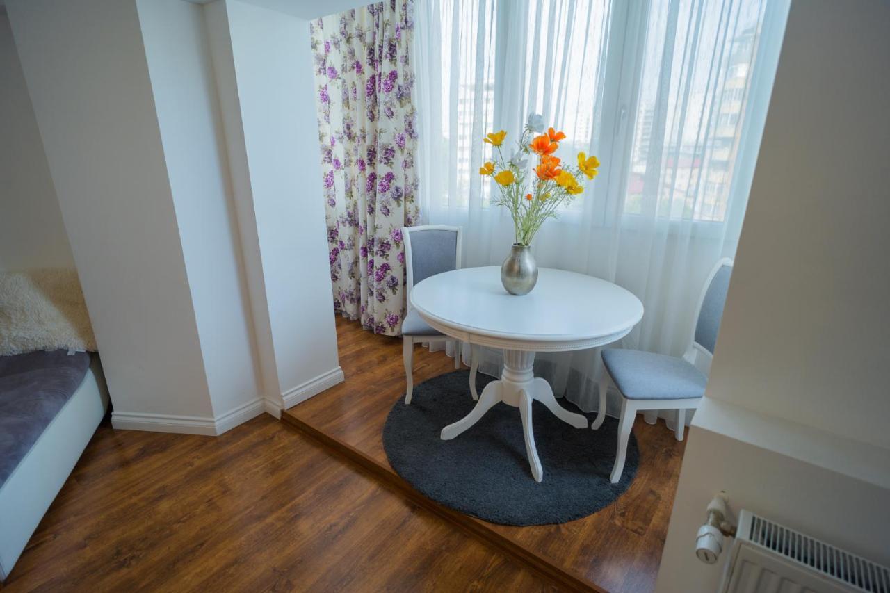 Cozy & Spacious 2Br Apartment With Netflix Bucureşti Eksteriør bilde